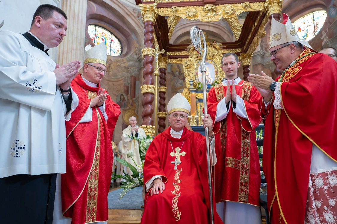 Święcenia biskupie ks. Wacława Grądalskiego: Prowadzić do Jezusa